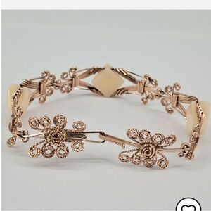 One of a kind! Artesian Gold Plated Wire Wrapped Resin Bead Scroll Link Bracelet